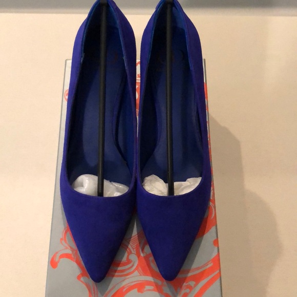 New Kelsi Dagger blue suede heels. - Picture 2 of 5